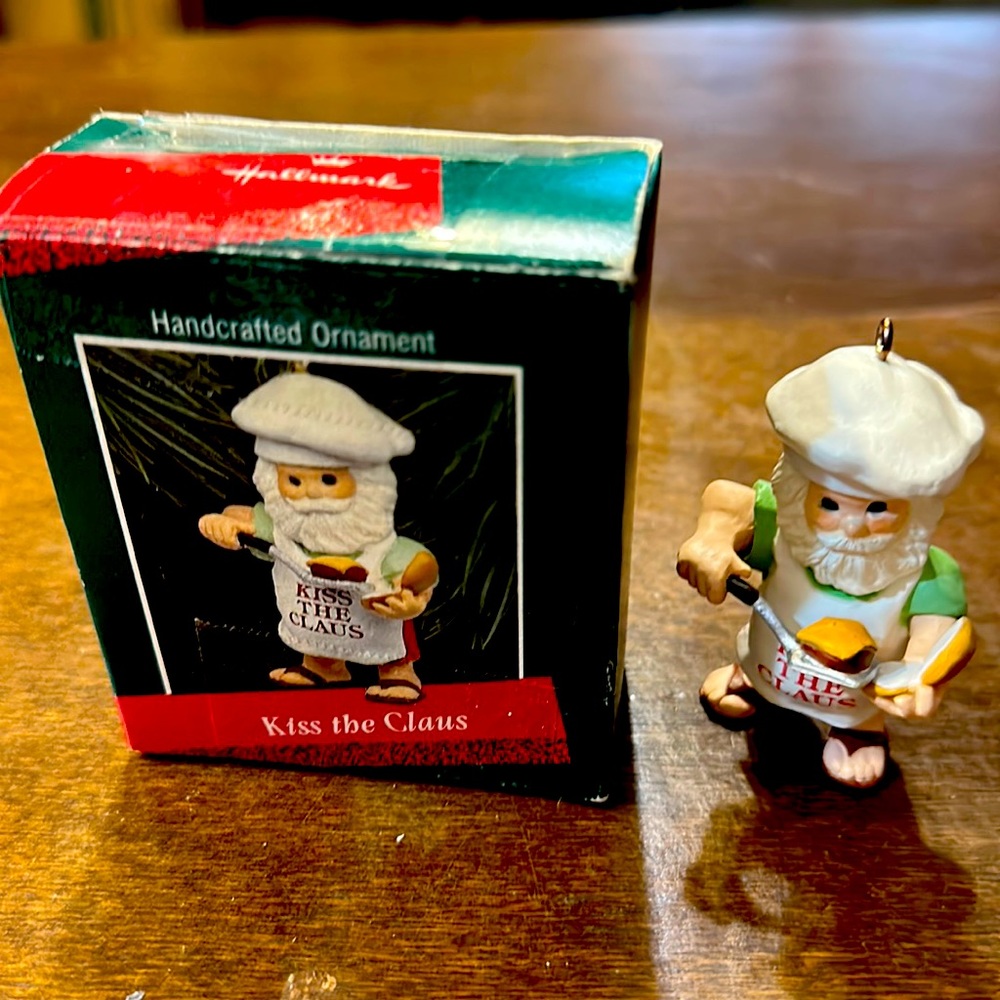 Hallmark Kiss  the Claus Ornament 1988 qx486-1